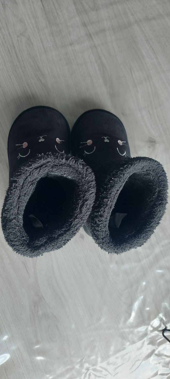 Chaussons H&M pointure 28/29 - photo numéro 2