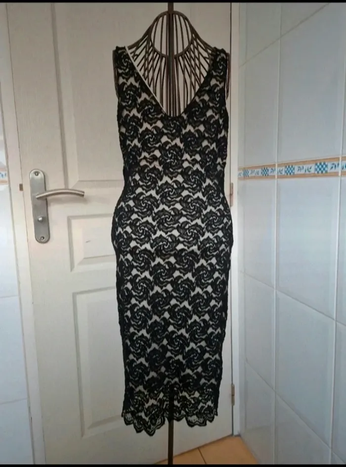 Jolie robe beige en transparence avec dentelle femme taille M/38 - photo numéro 9