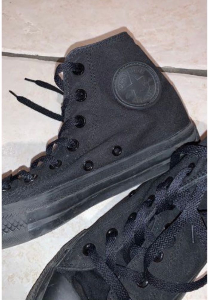 Converses noires - photo numéro 3
