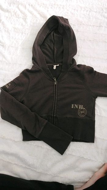 Gilet court à capuche