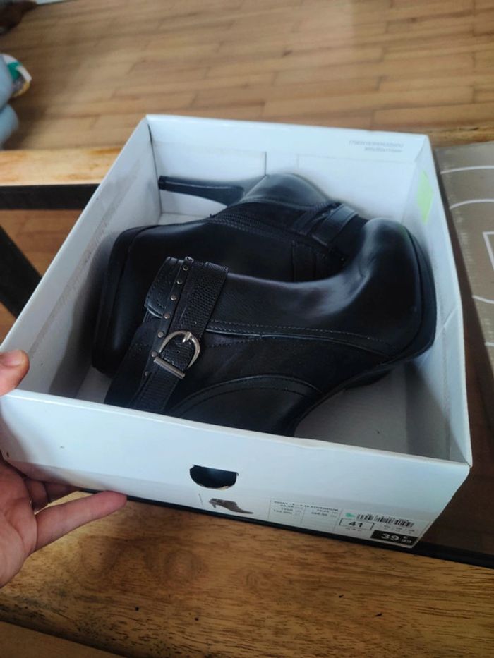 NEUF - Bottines noires à talons - photo numéro 9