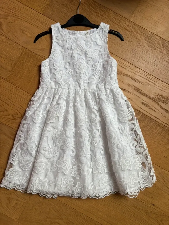 Robe Primark 7/8 ans - photo numéro 2
