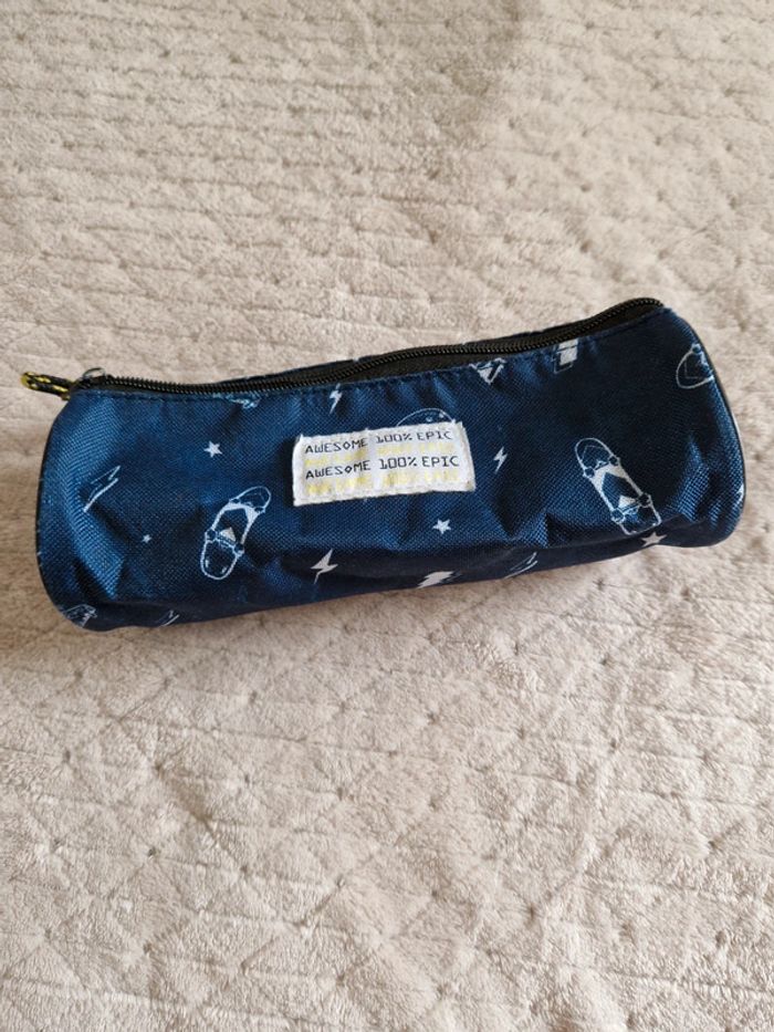 Trousse bleue