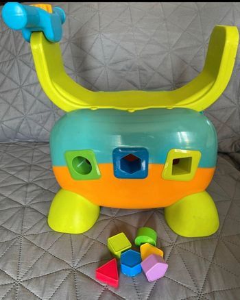 Trotteur de marche 3 en 1 coffre jouet , porteur , éveil bébé 6/24 mois