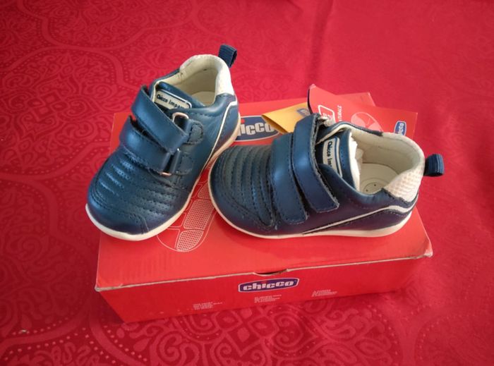 Chaussures bébé taille 18