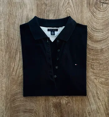 Polo/t.shirt noir Tommy Hilfiger (logo brodé) pour femme, taille L