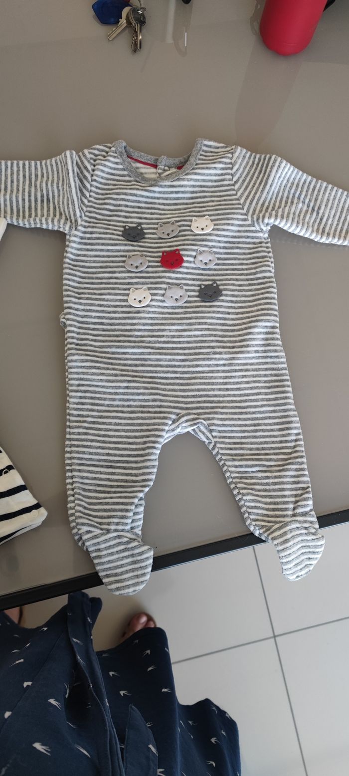 Lots vêtements 3 mois - photo numéro 2