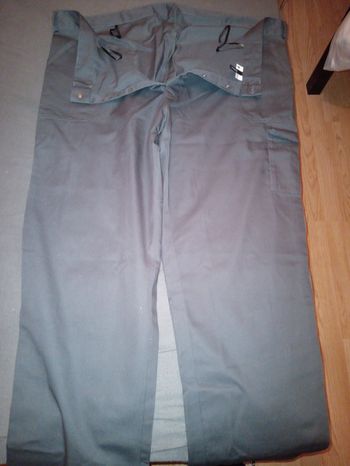 Pantalon travail 6xl jamais porté