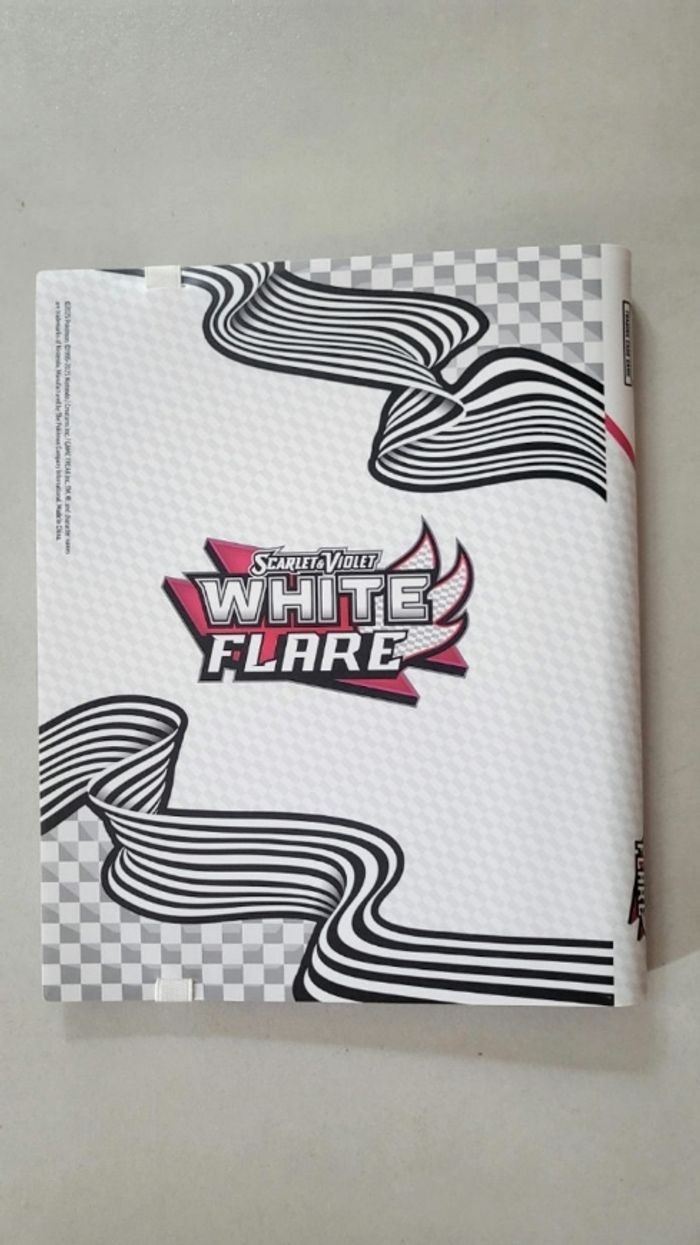 Classeur Pokémon flamme blanche - photo numéro 2