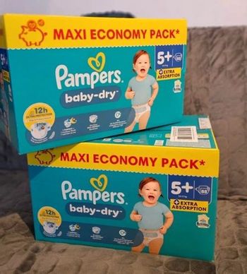 Lot de 2 cartons pampers taille 5+
