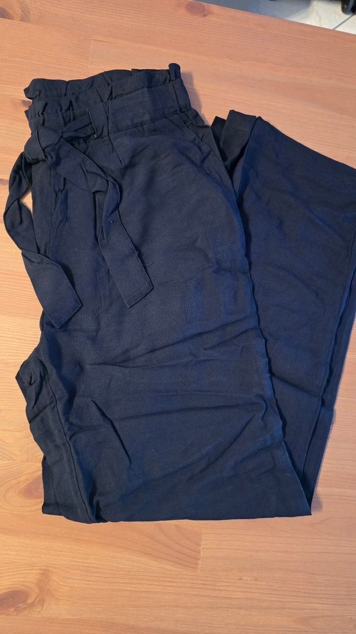 NEUF (NON PORTÉ)🏷😍🤩👌superbe pantalon fluide 10 ans fille🩷😍💜