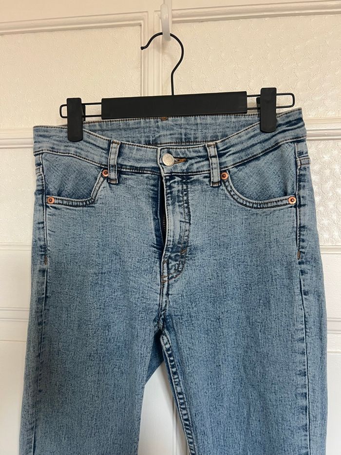 Jean monki bleu taille 27 / 36 - photo numéro 2