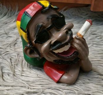 Tirelire rasta (humour)