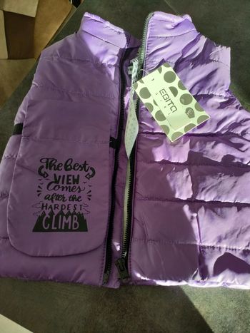 Joli doudoune sans manches pour bébé