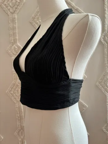 Top noir plissé à dos nu effet drapé – taille S – matière fluide et stretch