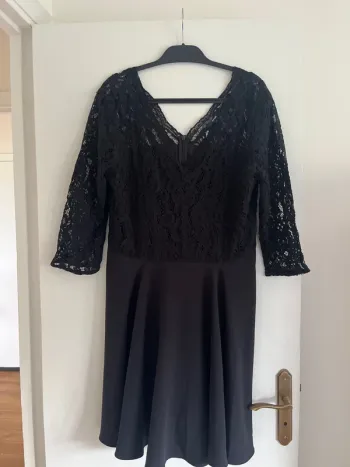 Robe dentelle noire