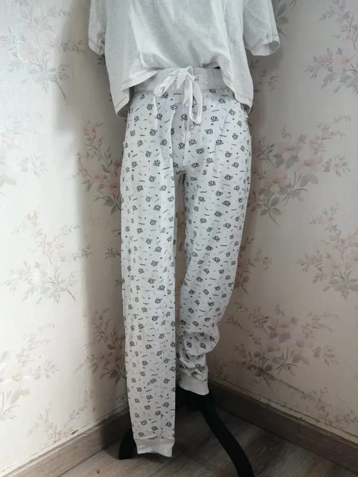 Ensemble de pyjama Tee-shirt et pantalon beige à motifs tête jaguar / cendored / (M-L) - photo numéro 5