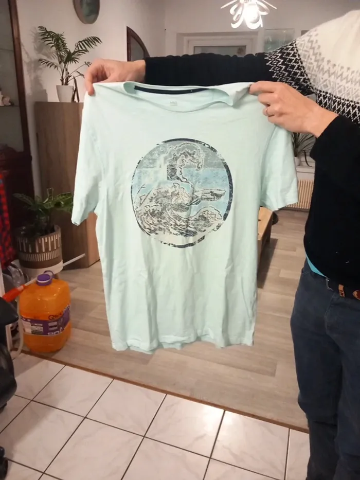 T-shirt porté par Maxime (Clément Remiens) demain nous appartient
