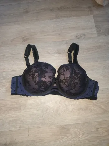 Soutien gorge neuf 95C marque Lou marine et noir avec mousse et armature