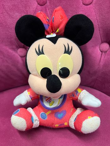 Très jolie peluche Minnie