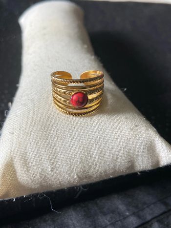 Bague multirang dorée pierre rouge