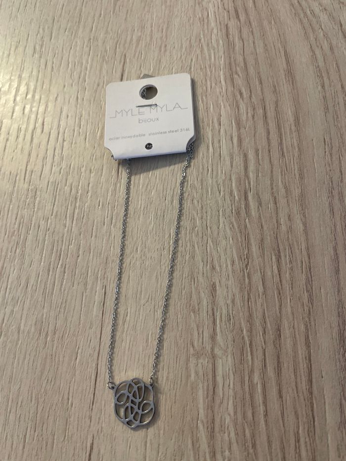 Magnifique collier neuf