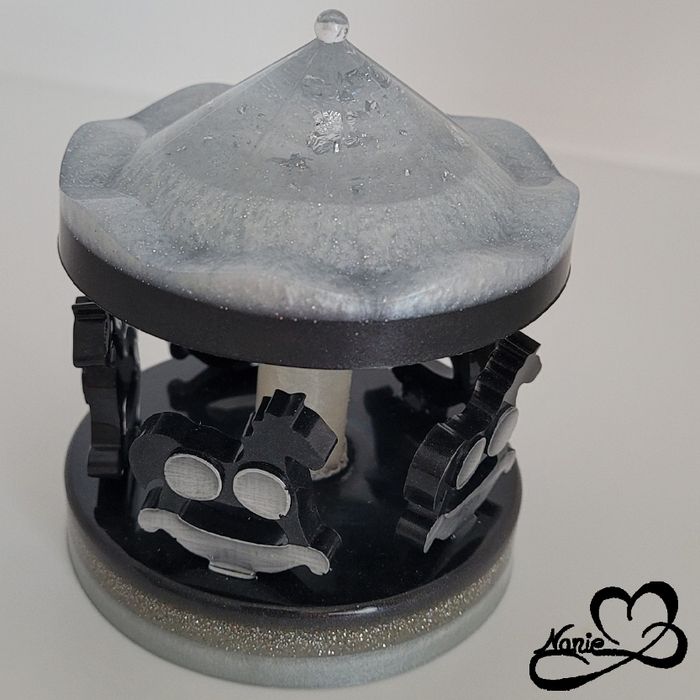 Le carrousel en résine Noir et Gris Pailleté !! 🎠 - photo numéro 3