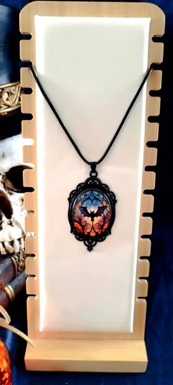 Collier avec pendentif ovale en verre