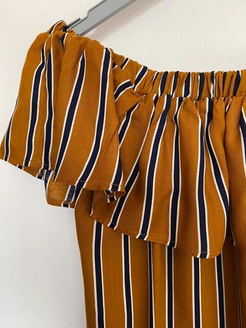 Top à volant camélia et noir