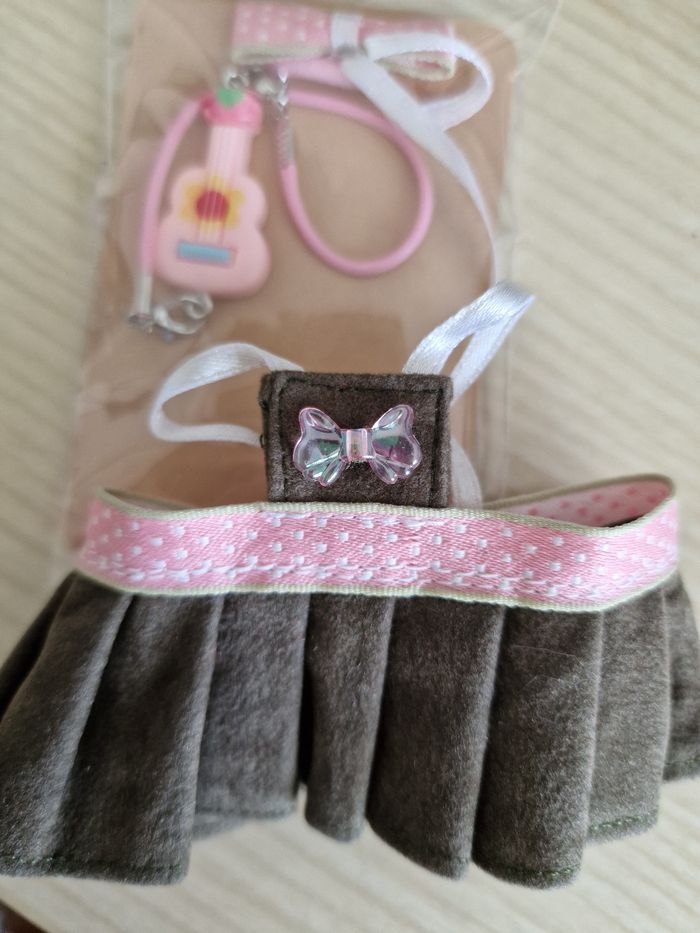 Robe pour poupee genre labubu avec noeud et guitare - photo numéro 2