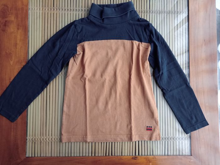 Sous pull bleu marine et camel 8 ans