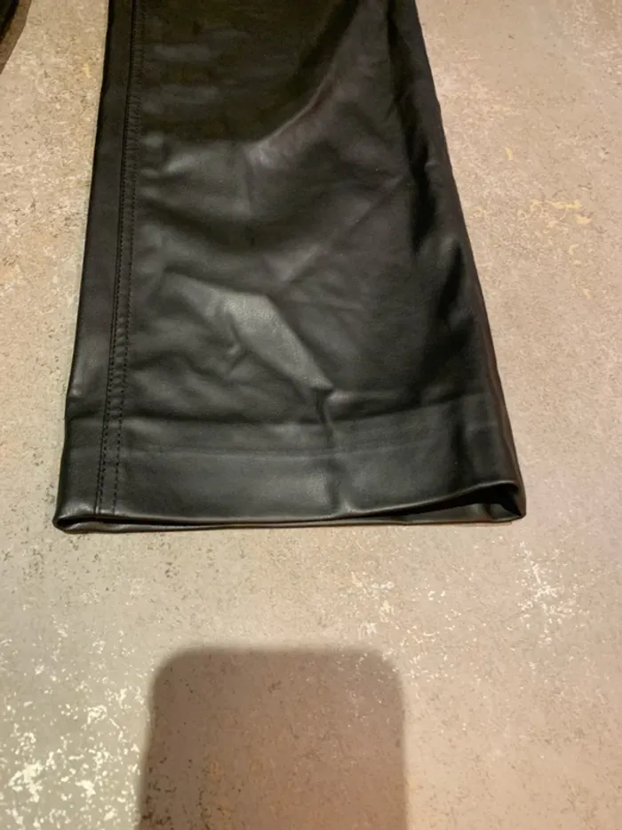 Pantalon femme simili cuir Zara - photo numéro 4