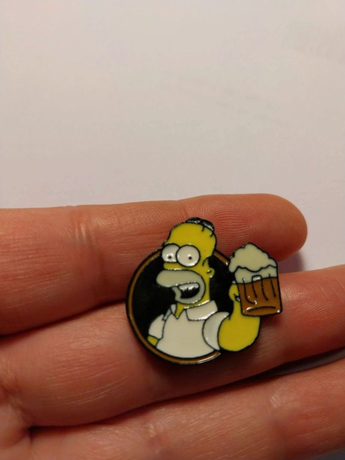 Pins homer et sa biere