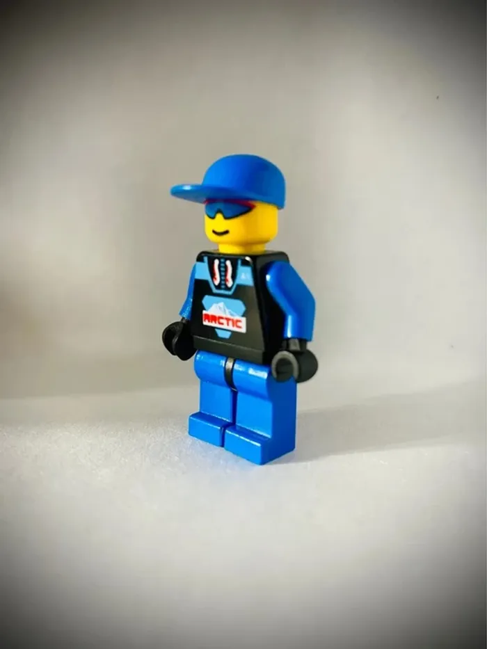 Minifigurine LEGO Arctic ARC003 - Black, Bleu Cap 2000 - En très bon état - photo numéro 3