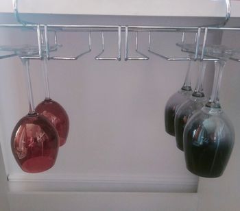 Support argenté à verres à pied 