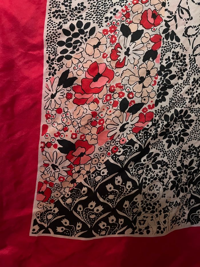 Foulard en soie rouge à motifs vintage années 1970 - photo numéro 4