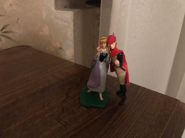 Figurine princesse aurore et son prince Philippe belle au bois dormant