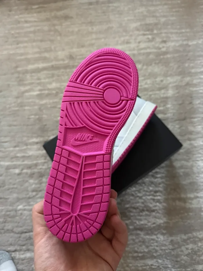 Jordan 1 Mid Fire Pink - photo numéro 6