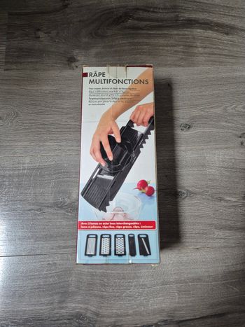 Râpe multifonctions / Mandoline cuisine Neuve