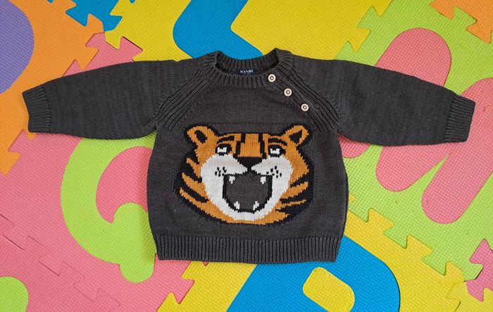 Pull gris tigre, kiabi, taille 6 mois (63/69 cm)