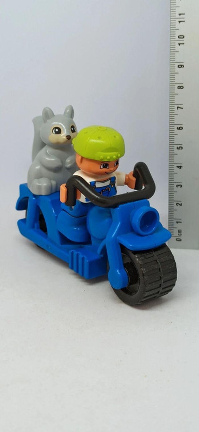 Moto avec enfant et écureuil lego duplo