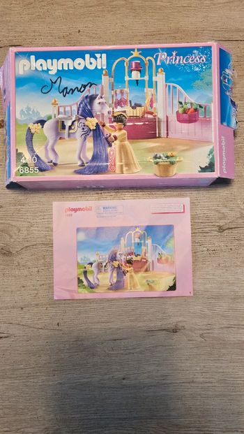 Boite Playmobil Princess 6855 de 4 à 10 ans Le cheval à coiffer et l écurie, nickel
