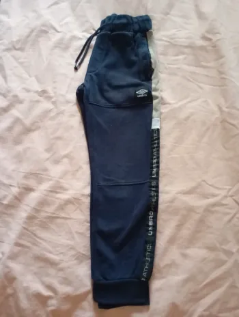 Jogging/ survêtement umbro 8ans