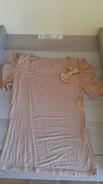 Tshirt caramel avec noeud doré