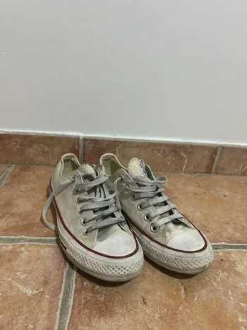 Converses blanches