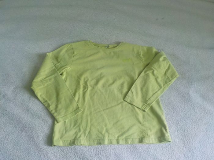 T . shirt , T . 12 ans