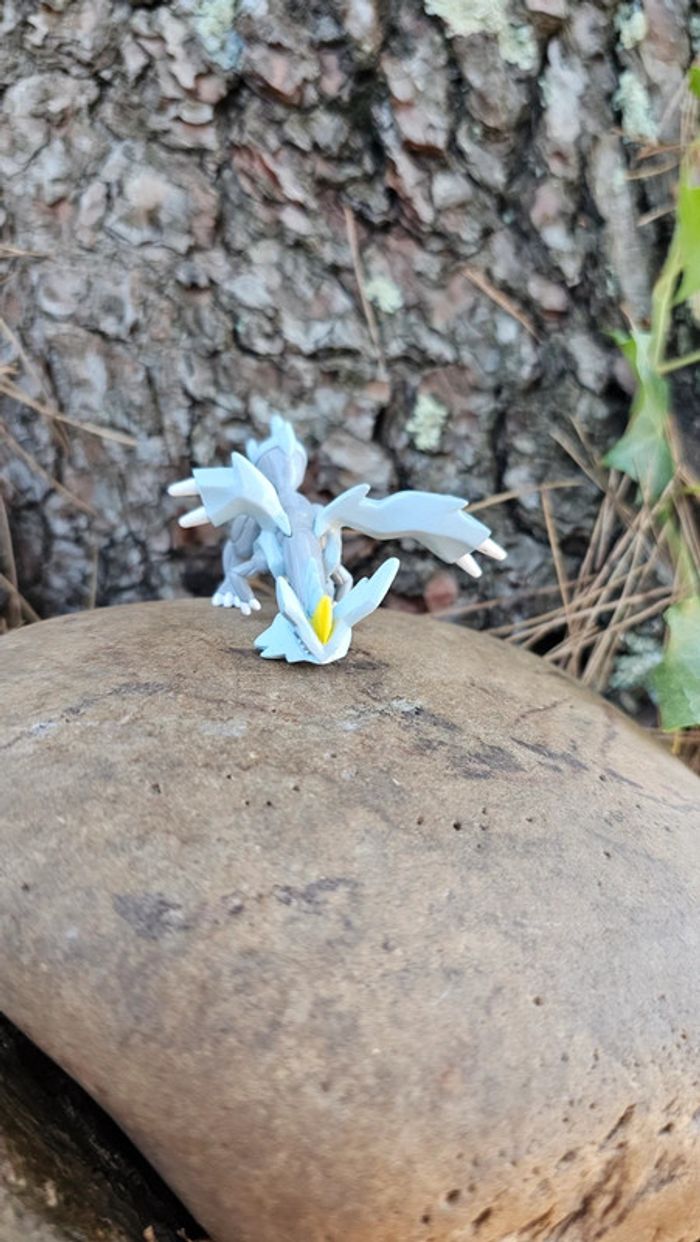 Super figurine Pokemon Nintendo tomy Kyurem