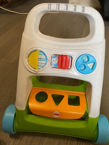 Trotteur aide à la marche