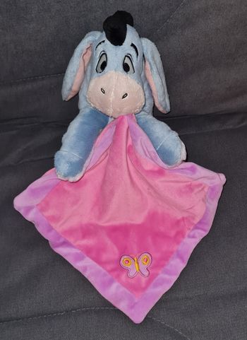 Peluche Bourriquet avec mouchoir rose papillon - Disney
