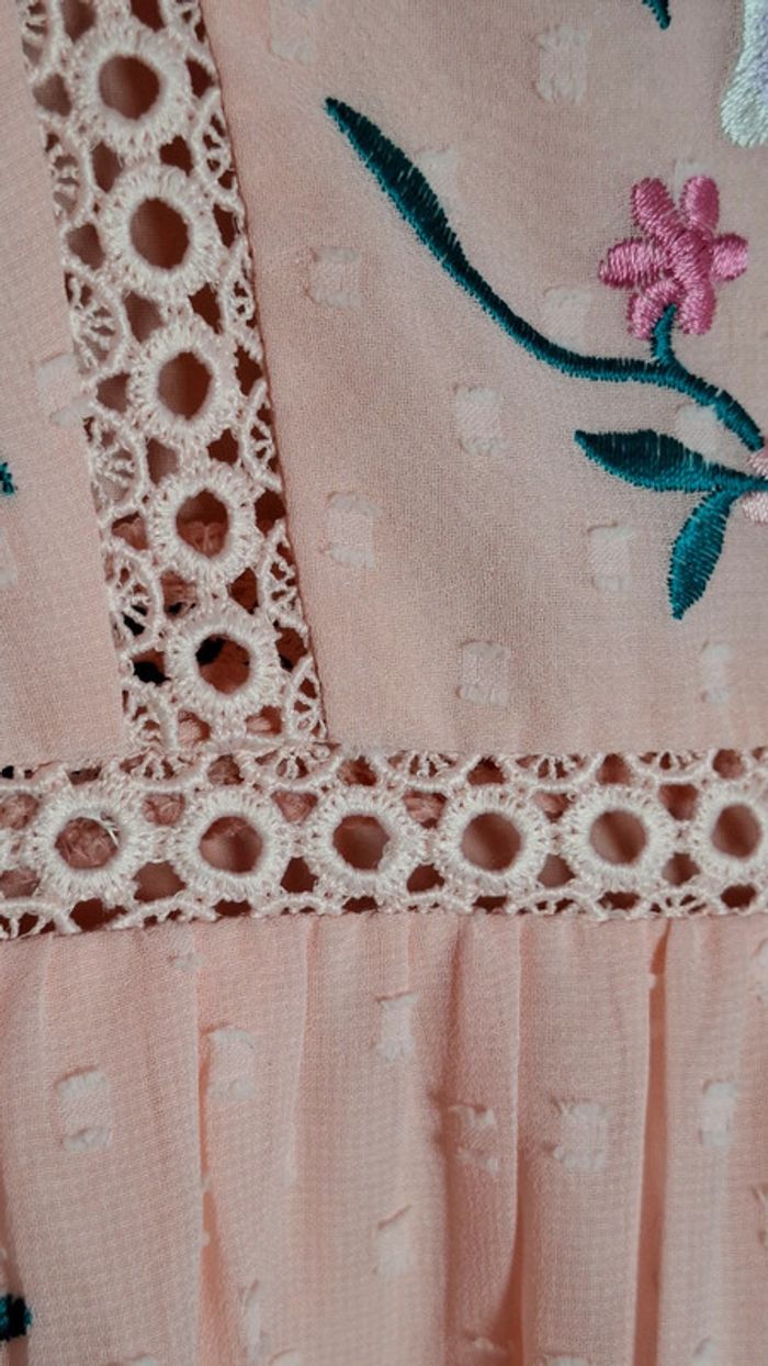 Robe rose broderie fleurs dentelle - photo numéro 9